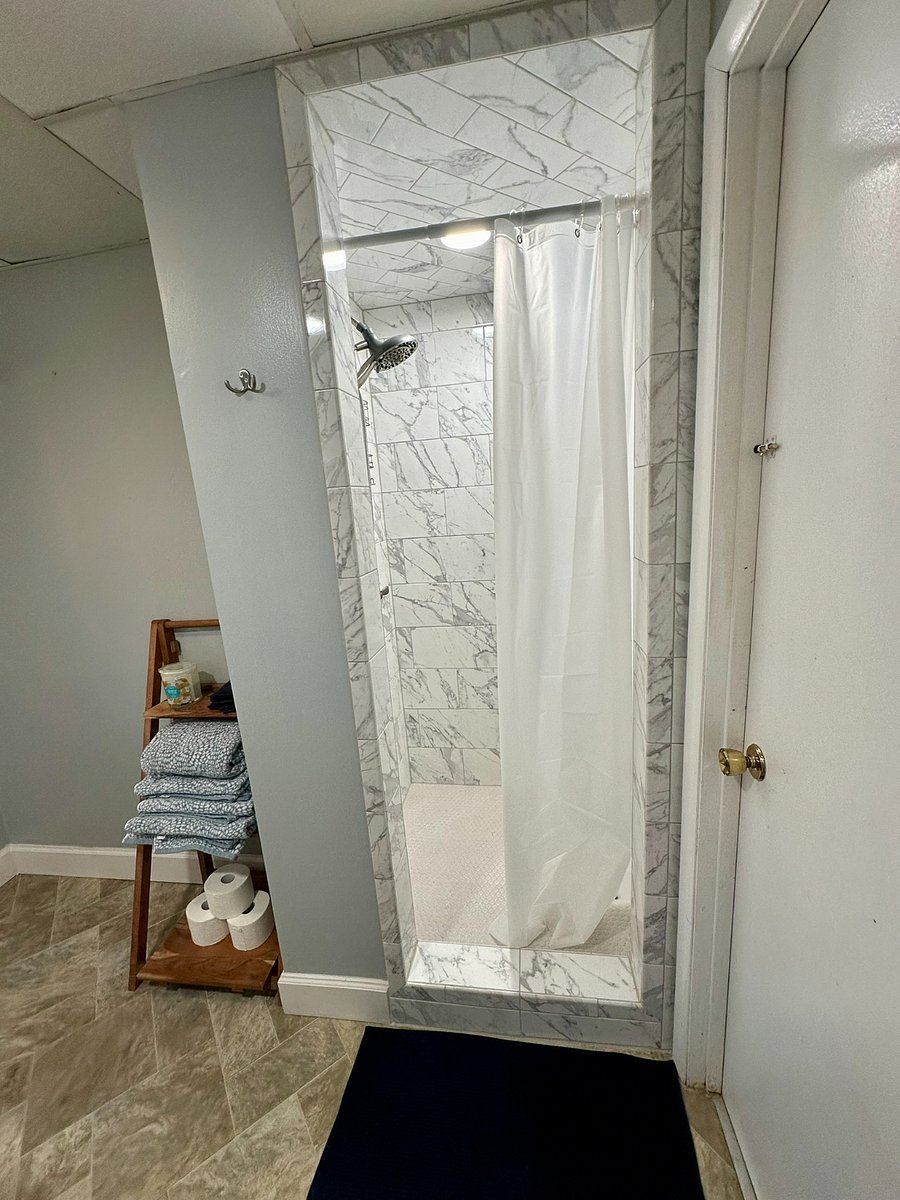 Tile shower with multi function showerhead.