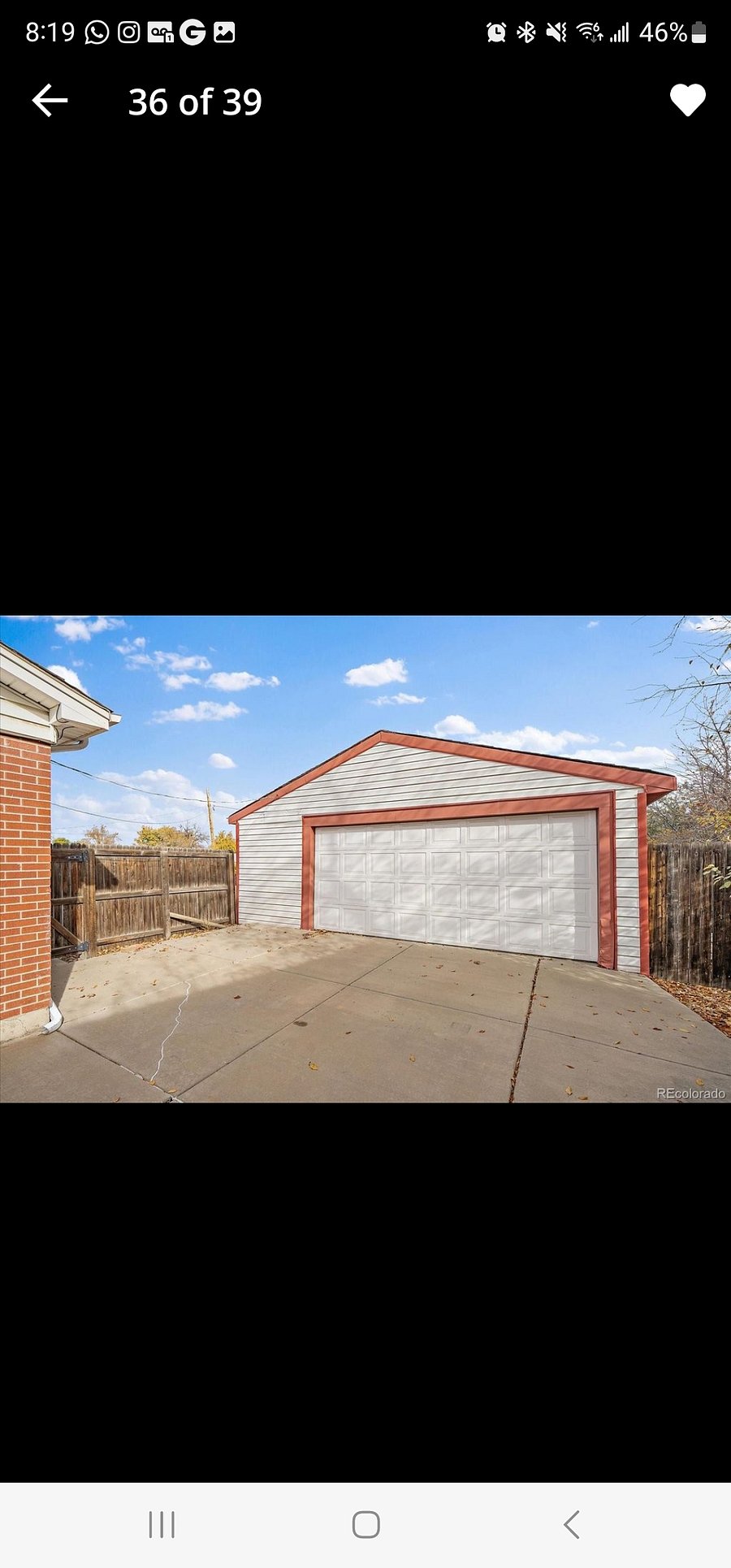 Driveway 
Gate entrance 