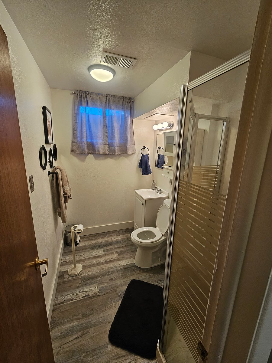 Full bathroom