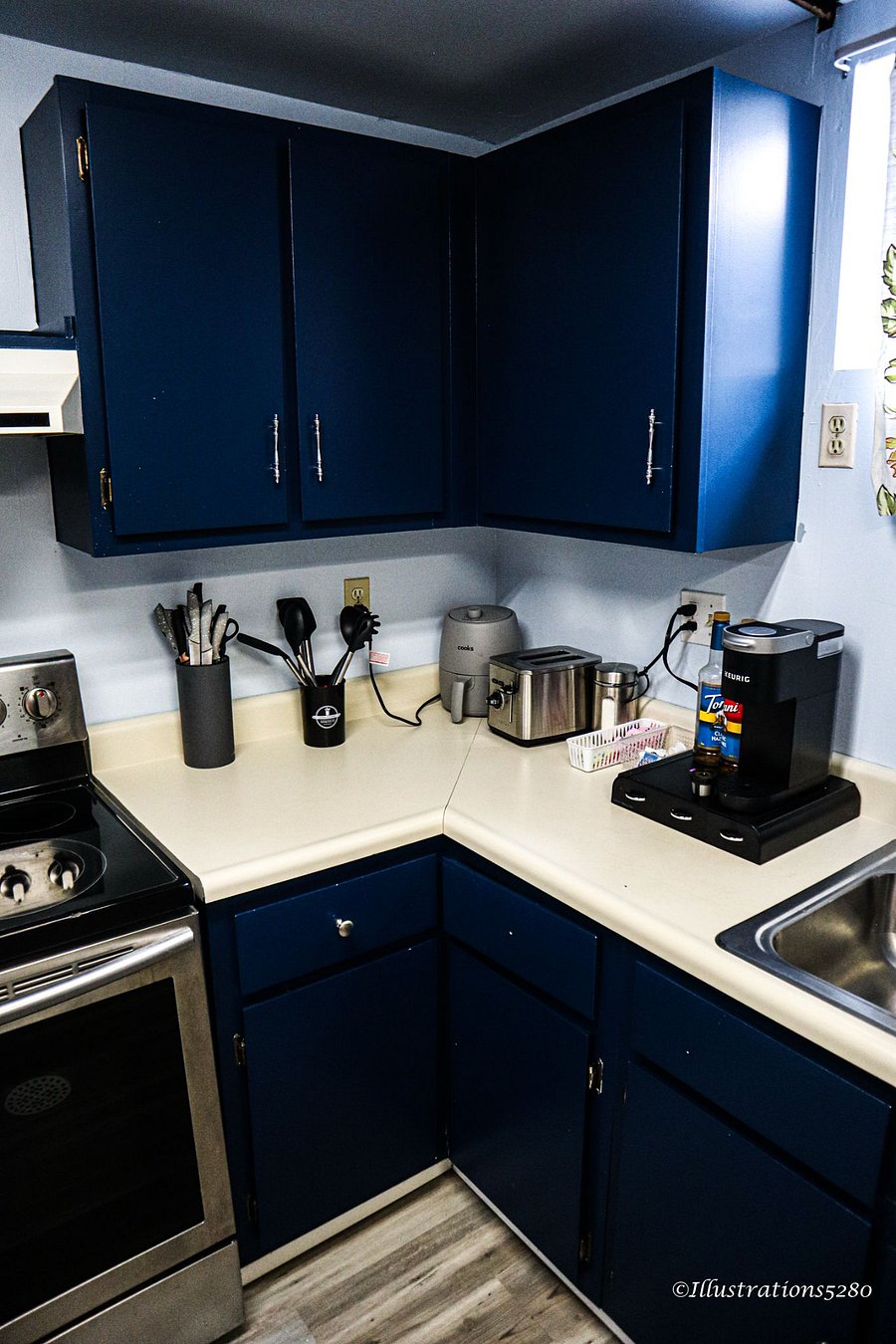 All you need to make a meal. Keurig, Small air frier, toaster etc