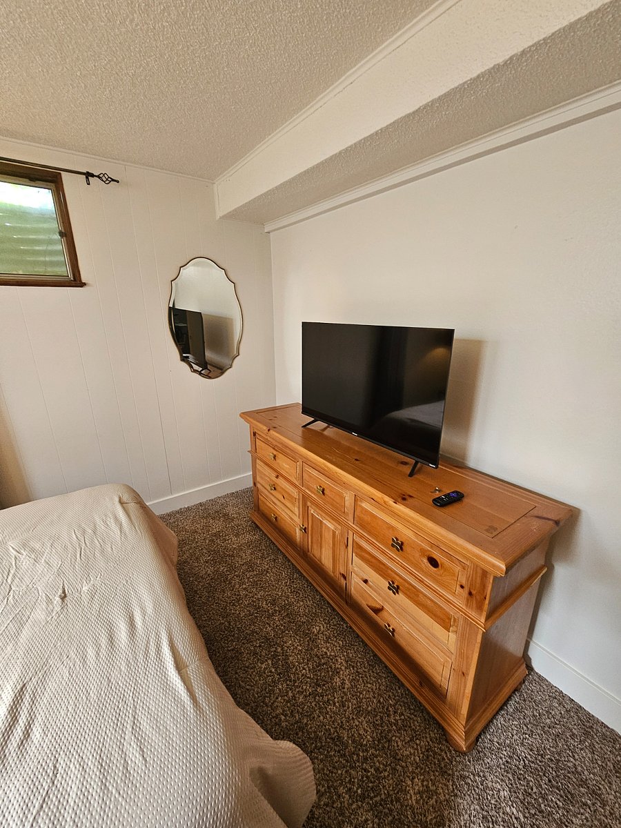 Bed 1
Plenty of storage and Roku TV