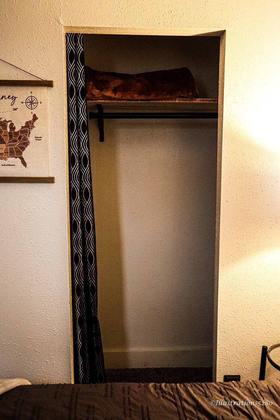 Bed 1 closet