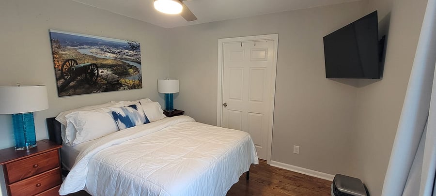 Bedroom 2 with queen-sized bed