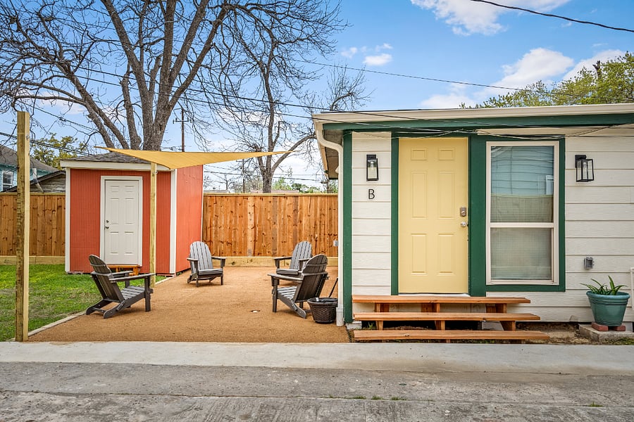 A close shot of unit B next to the outdoor sitting area.