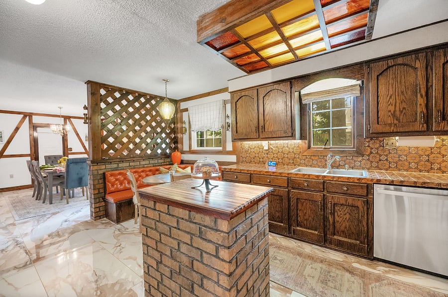 Kitchen Area with Breakfast Nook