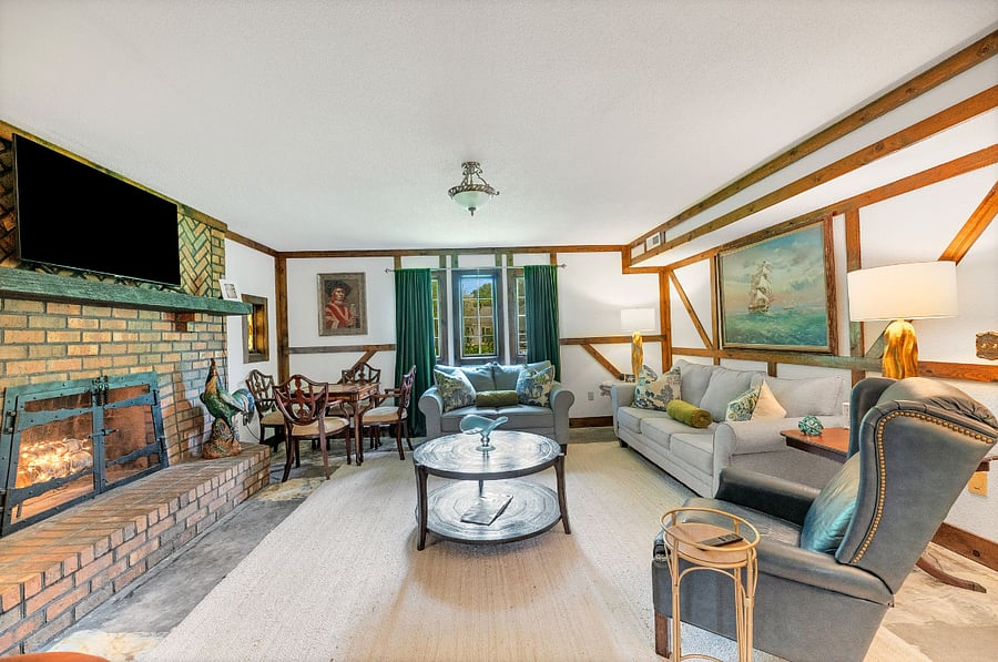 Cozy Living Area for your enjoyment.