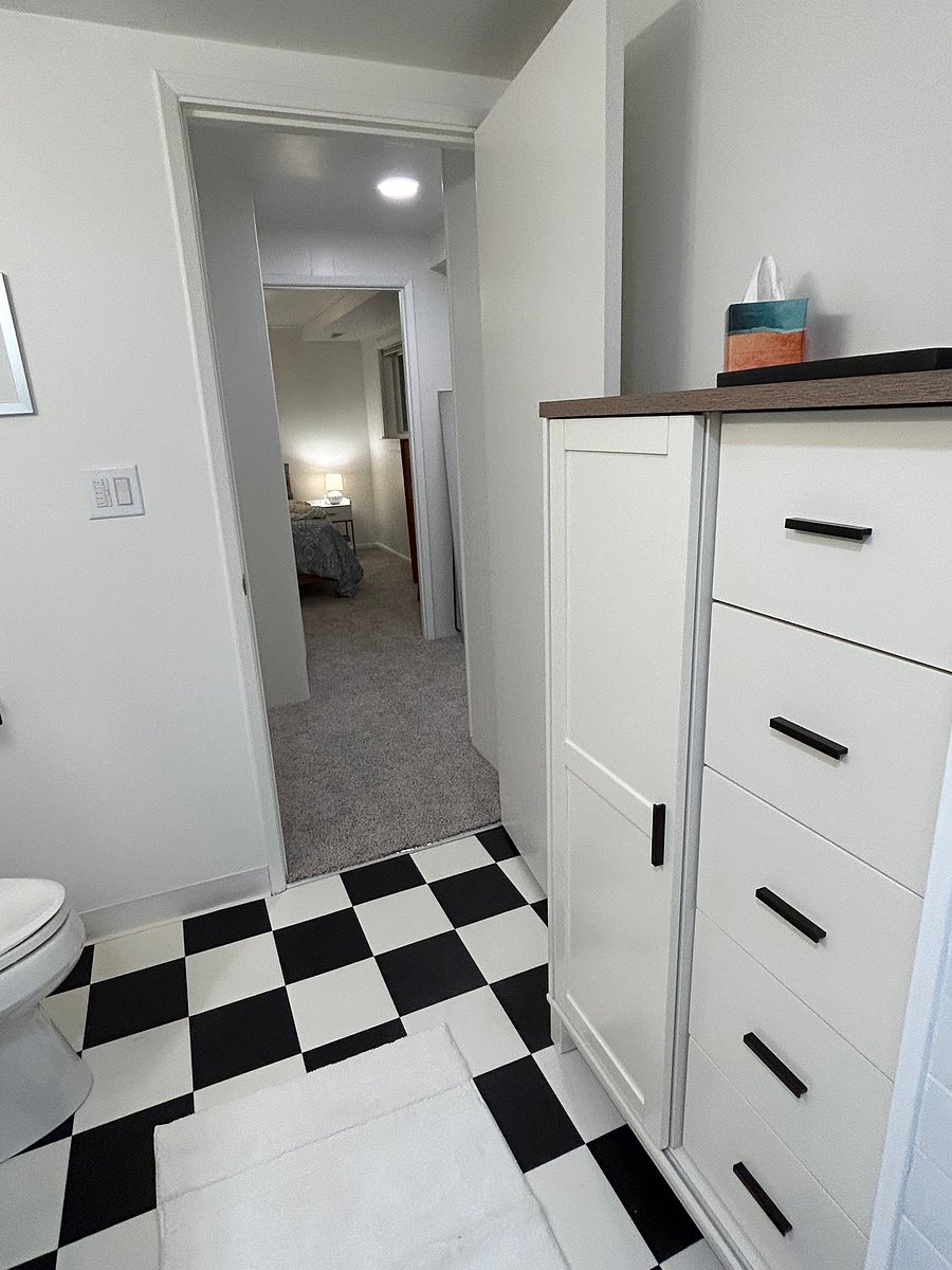 Storage chest for towels and toiletries