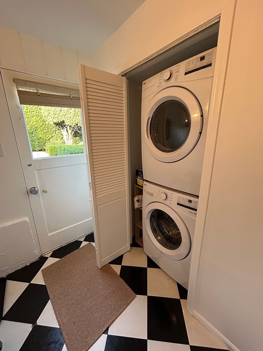 New stacking washer / dryer
