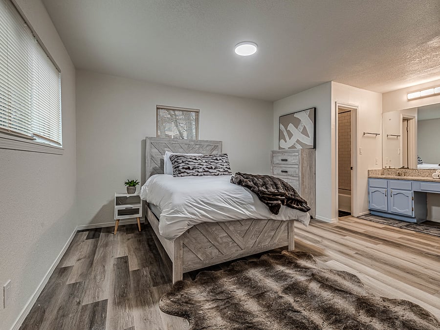 Primary Bedroom- Queen bed, ensuite private bathroom, Smart TV with smart phone casting. Private room secured by electronic door lock.