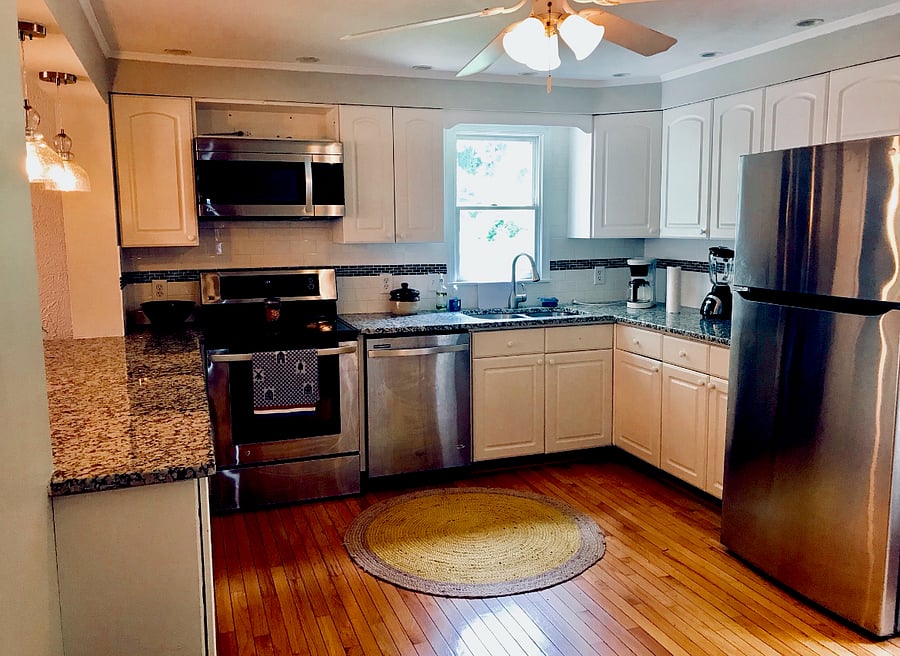 Big kitchen with full-sized refrigerator, oven, microwave, coffee maker, full sets of dishes, glasses, cook and bakeware, basic spices and oils, etc.