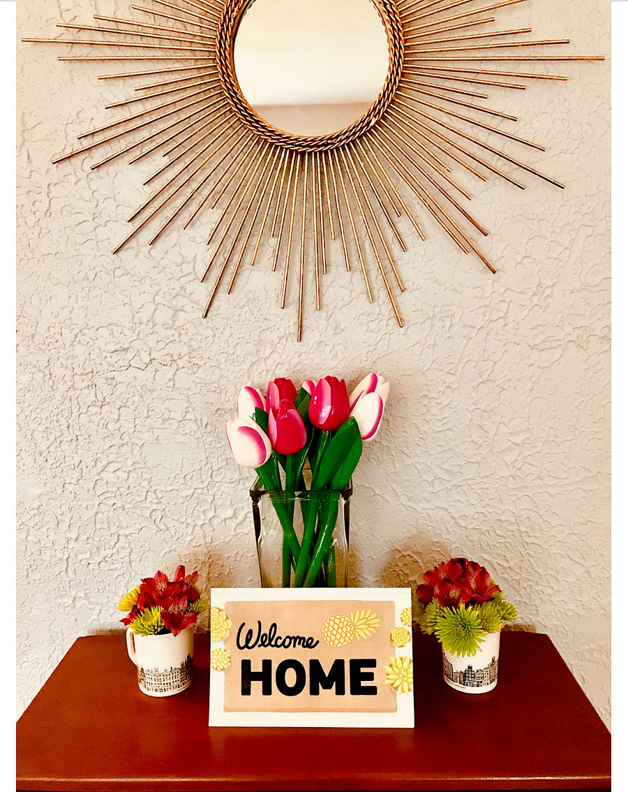 Details - entrance // secretary table