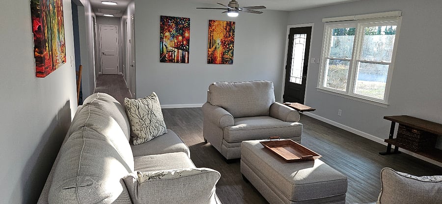 Living room - spacious & bright with lots of sun