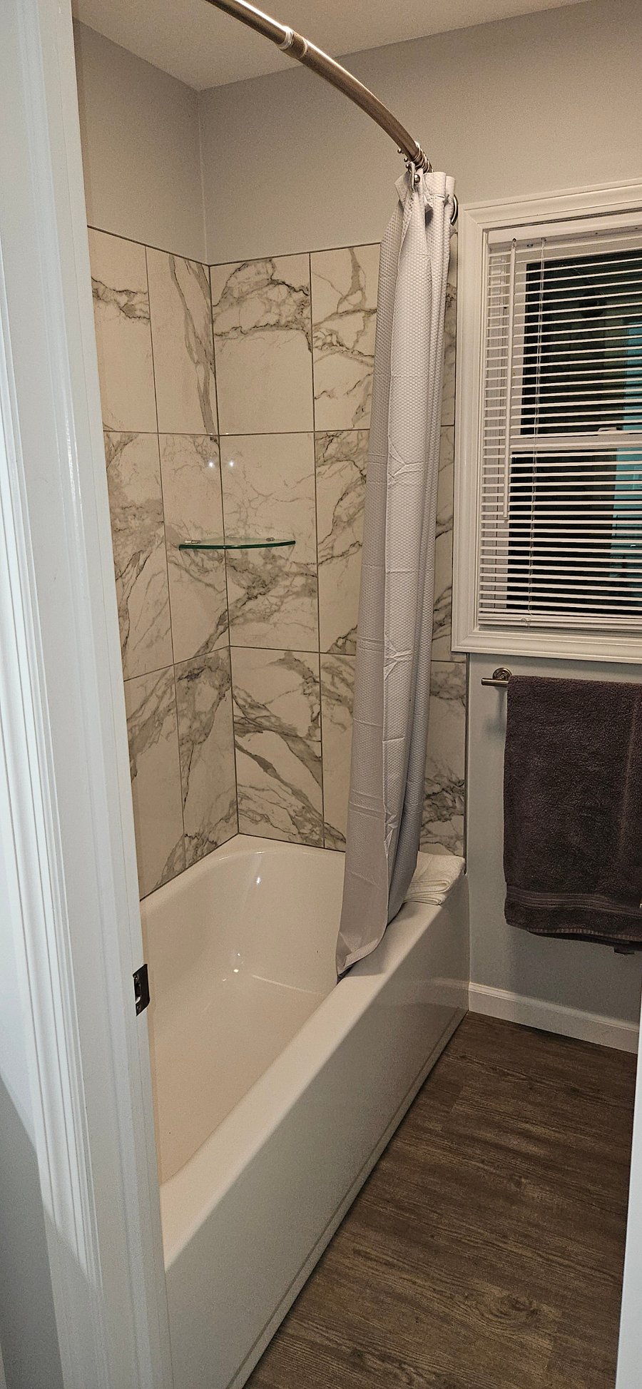 Bathroom - off of hallway
