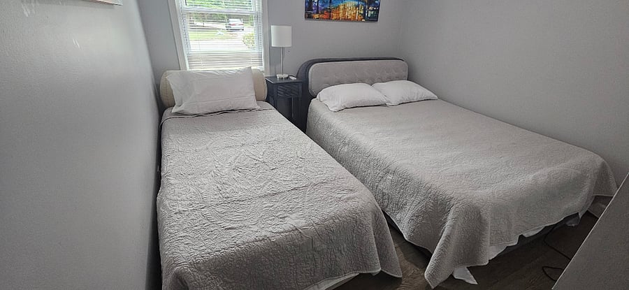 Bedroom - 1 additional single beds can be added in one bedroom for tenant