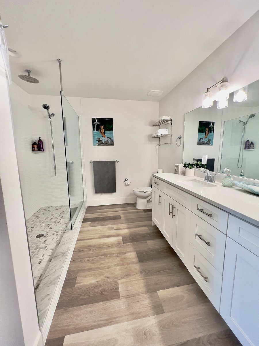 En-suite Master Bathroom