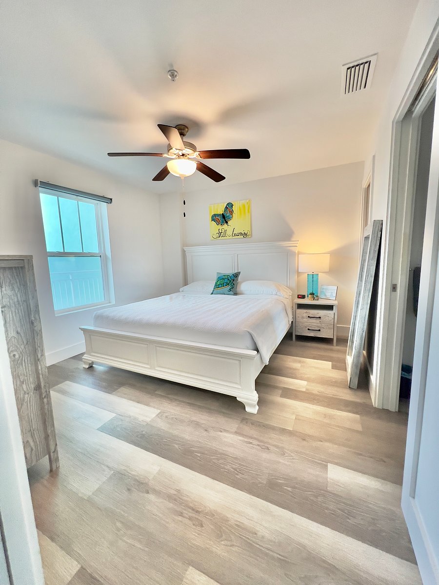 Guest bedroom with King size bed