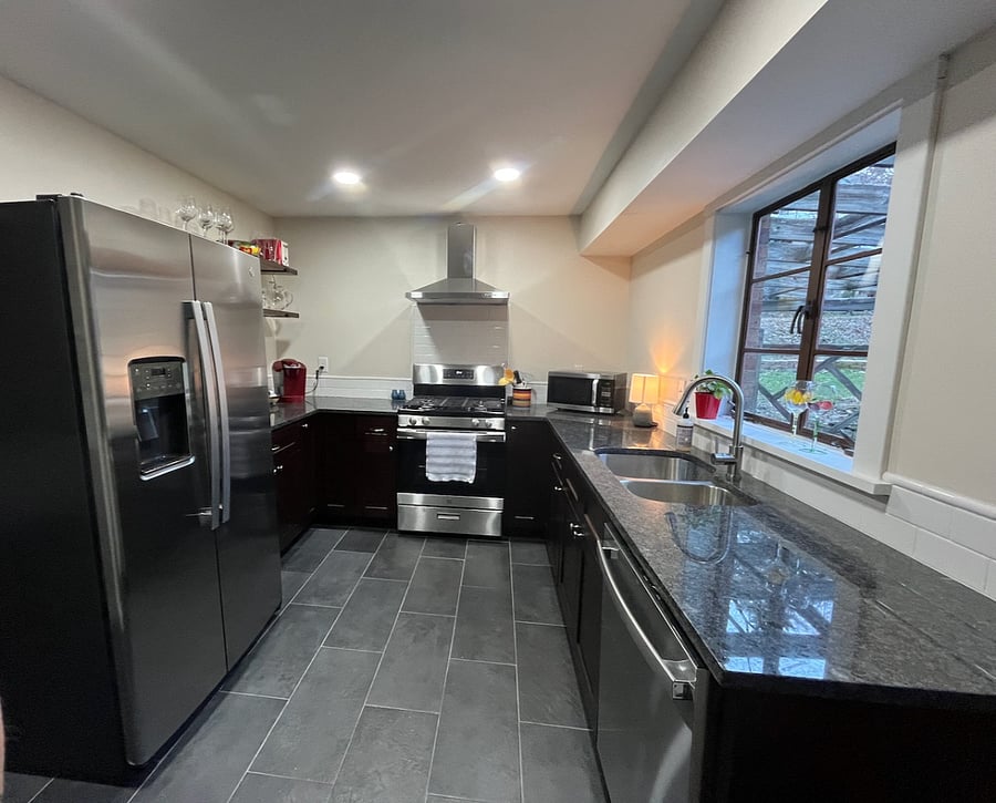 Kitchen has all new Stainless appliances.