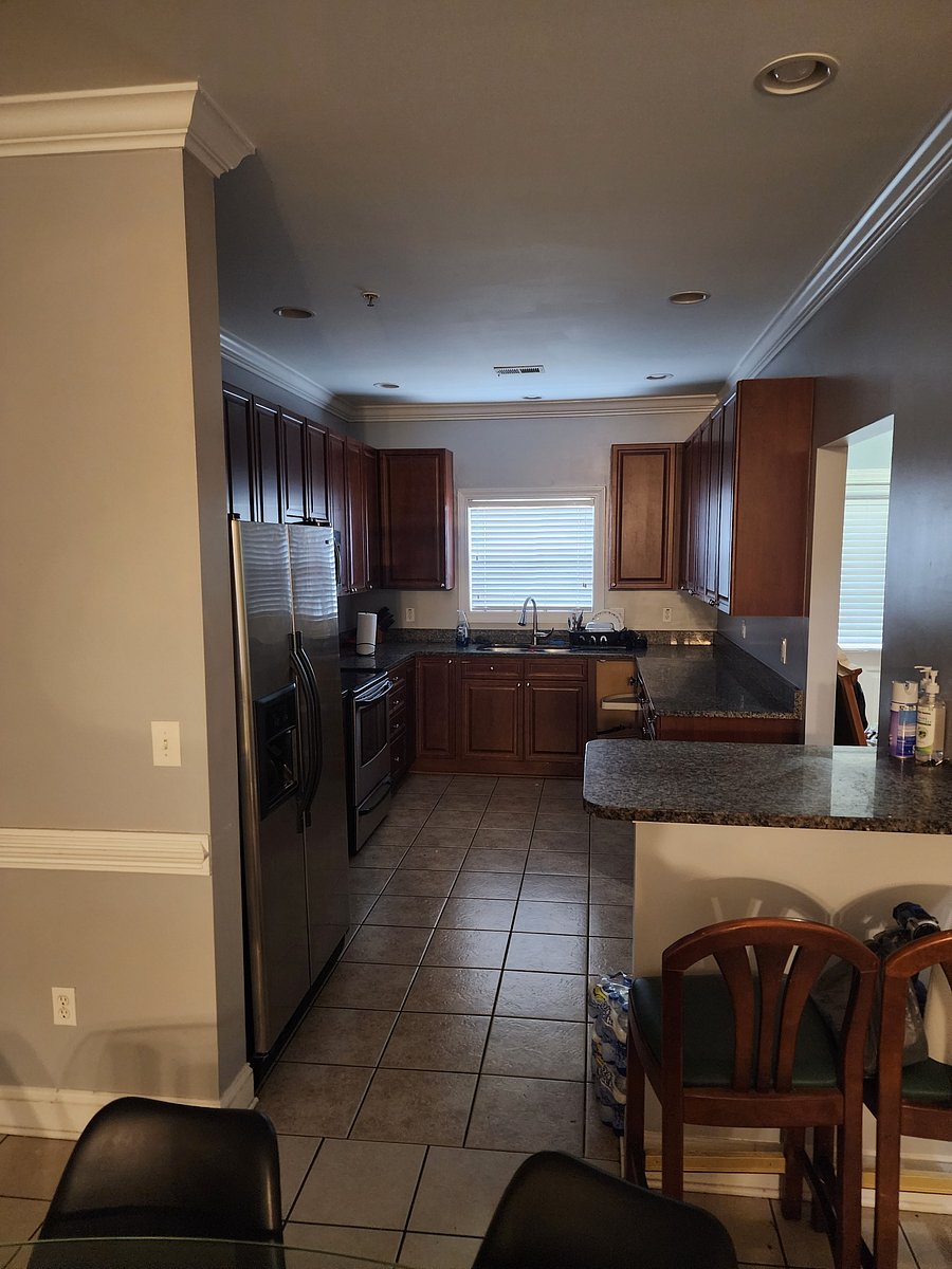 Full kitchen