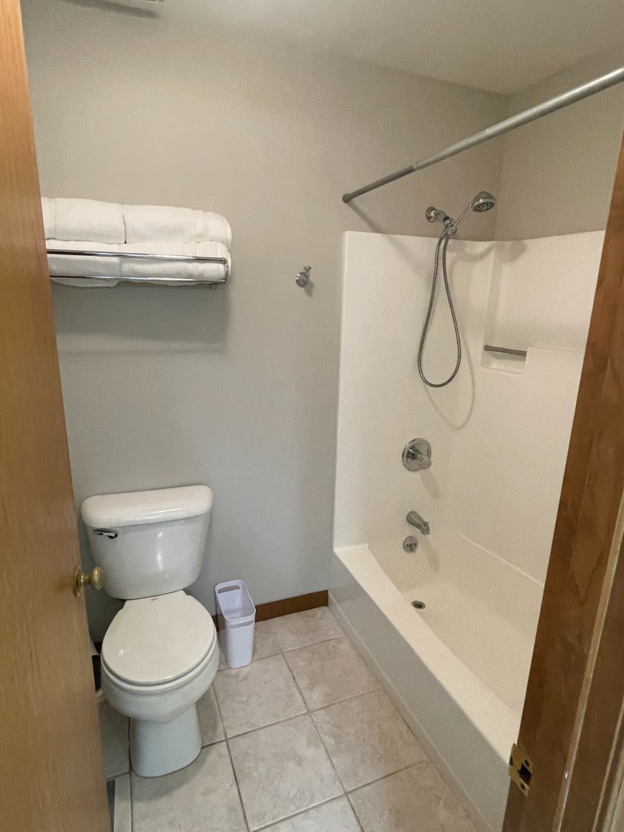 Second Floor Full Bathroom