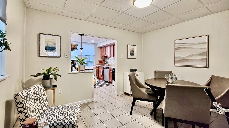 Breakfast Room with seating for 4