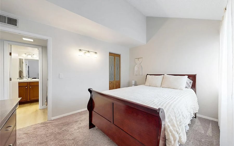 Master with Queen Bed