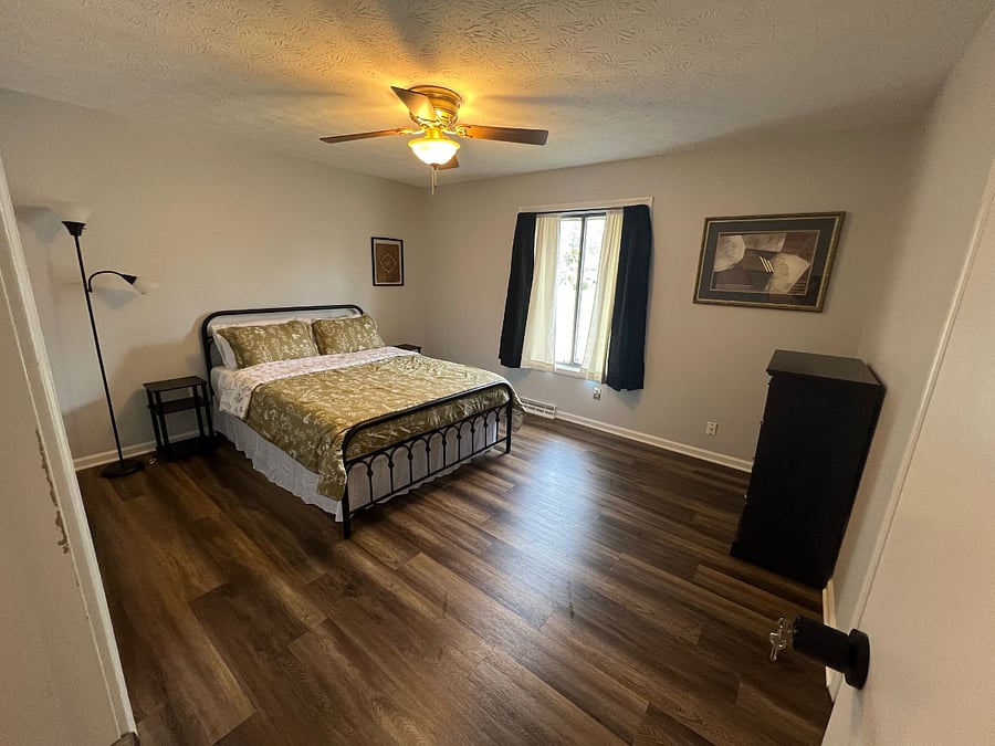 Guest Bedroom #2: large window for natural light. nightstands on both sides + lamp. Light filtering white curtains + blackout black curtains so you choose your darkness. large closet with hanging space and shelves
(new smart TV not shown)