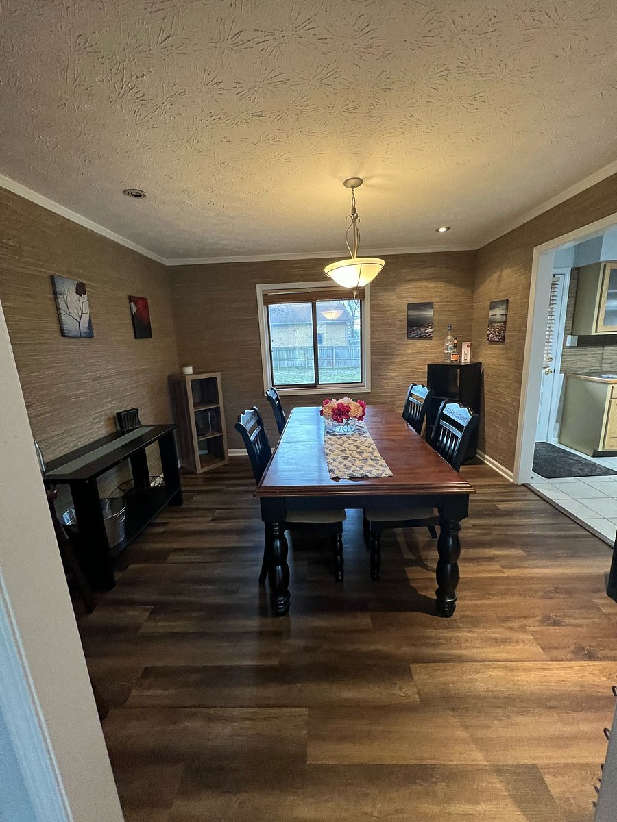 Dining room.
Tons of extra storage!
great for dinners or entertaining.
opens to kitchen & living room