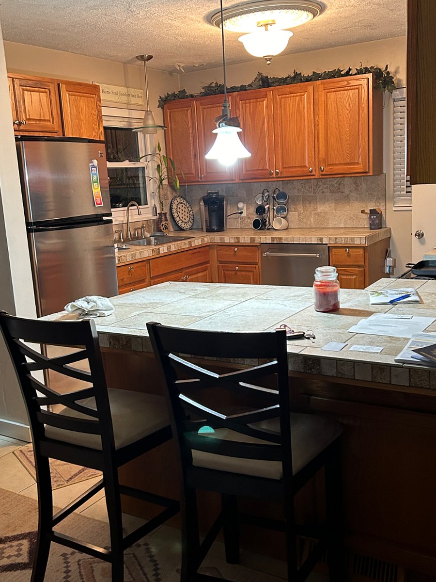 Breakfast Island / Kitchen