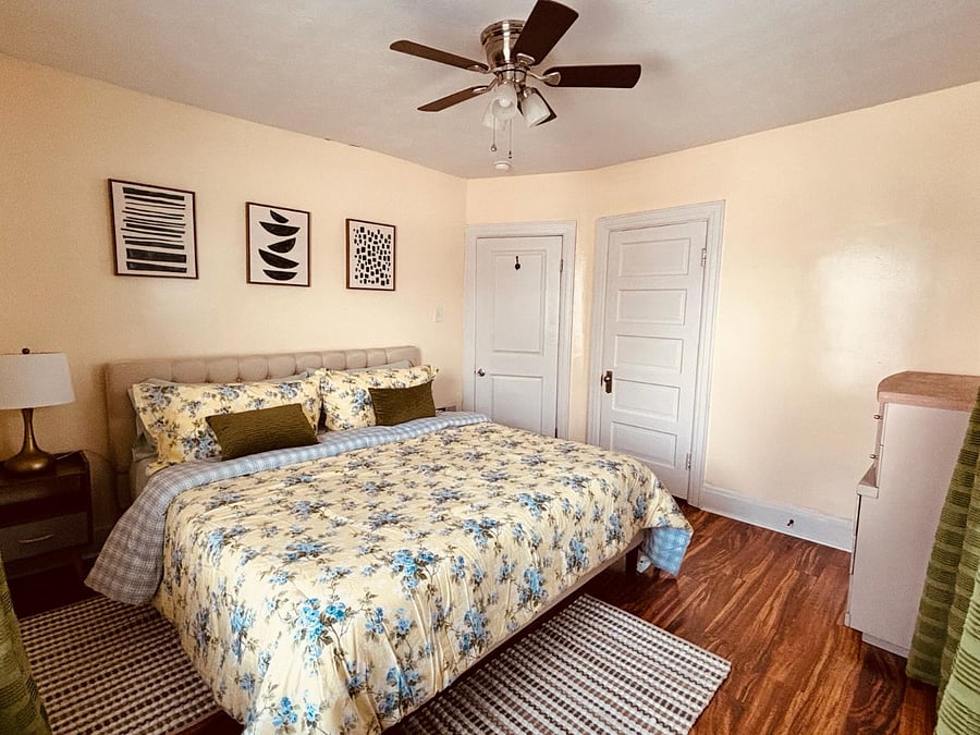 King-size bedroom.
New flooring in first floor, 2024 and new beds, mattress, pillows, comforter, sheets, 2024