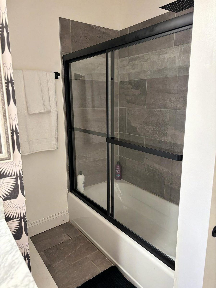 New glass doors and toiletries starting kit!