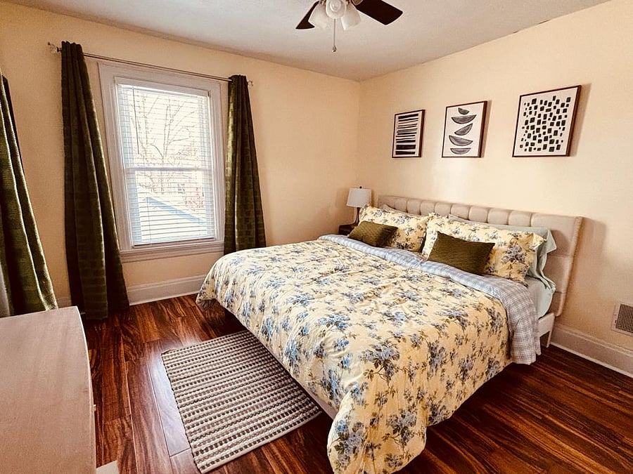 King-size, memory foam bedroom