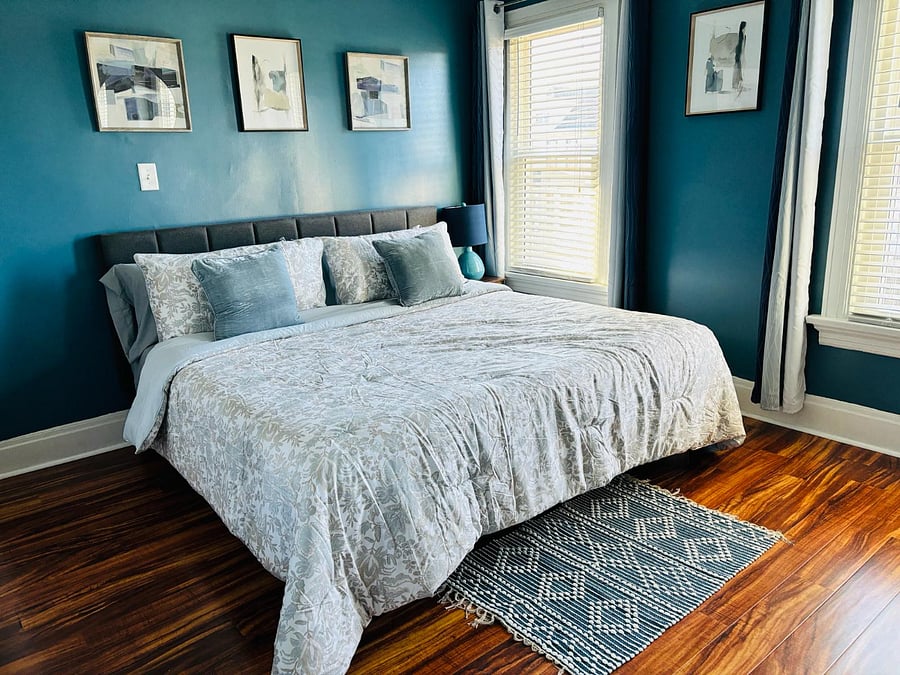King bedroom.
New flooring in first floor, 2024 and new beds, mattress, pillows, comforter, sheets, 2024