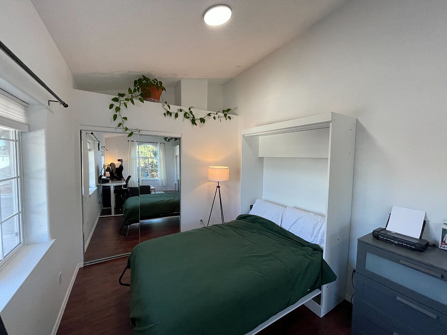Second Bedroom - Murphy Bed