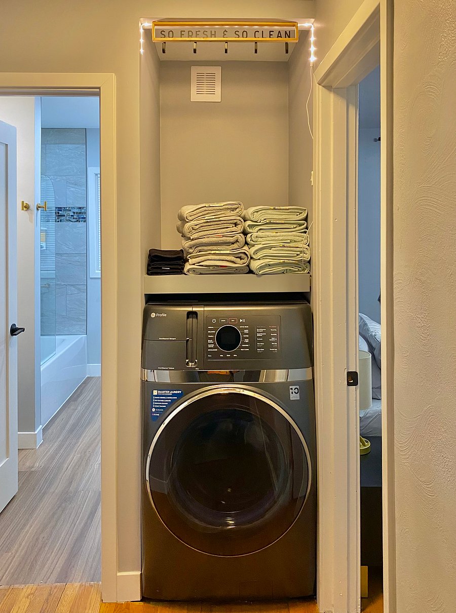 Top Rated GE Profile Heat Pump Smart Combo Washer/Dryer with programmable start/end time. Pair with your phone to get alerts or to adjust wash and dry settings. Super soft full size towels provided to welcome you.