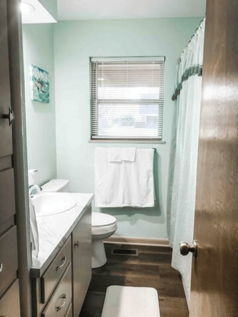 Bath with Tub/Shower