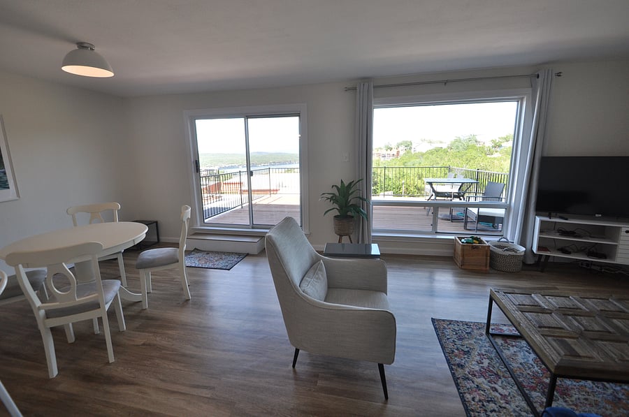 Open floorplan and all windows face the views.