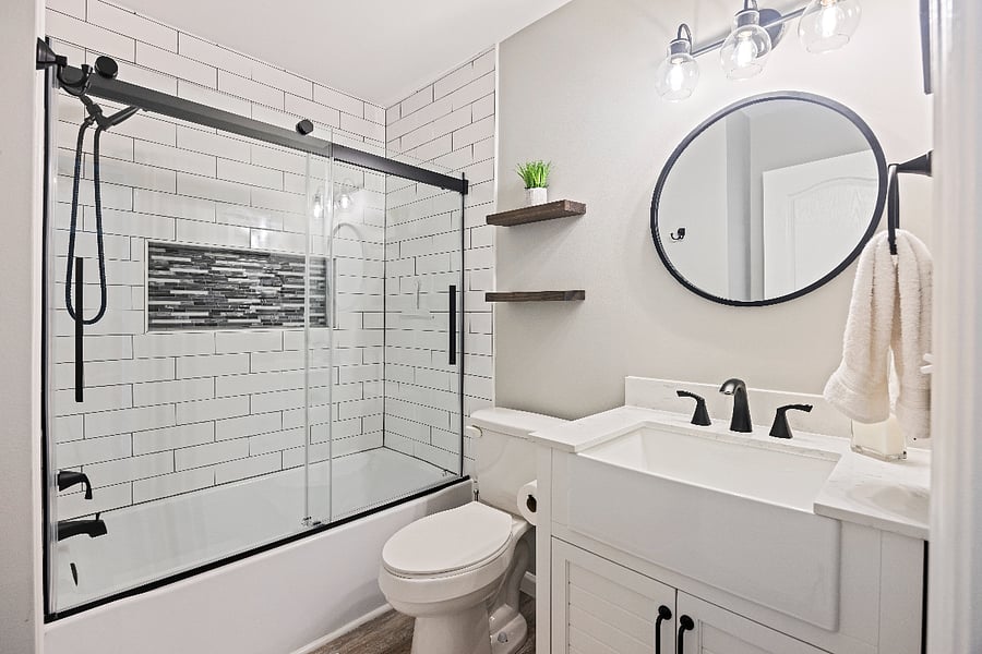 Secondary Bathroom (shared)