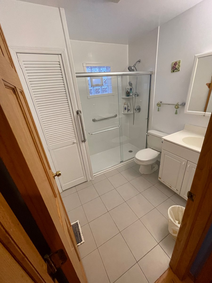 Shared Full Bathroom #1 next to guest bedroom