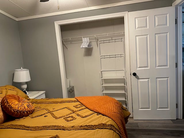 Quenn size bedroom