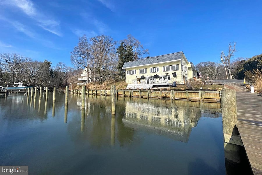 Donnelly's Dockside Restaurant closeby