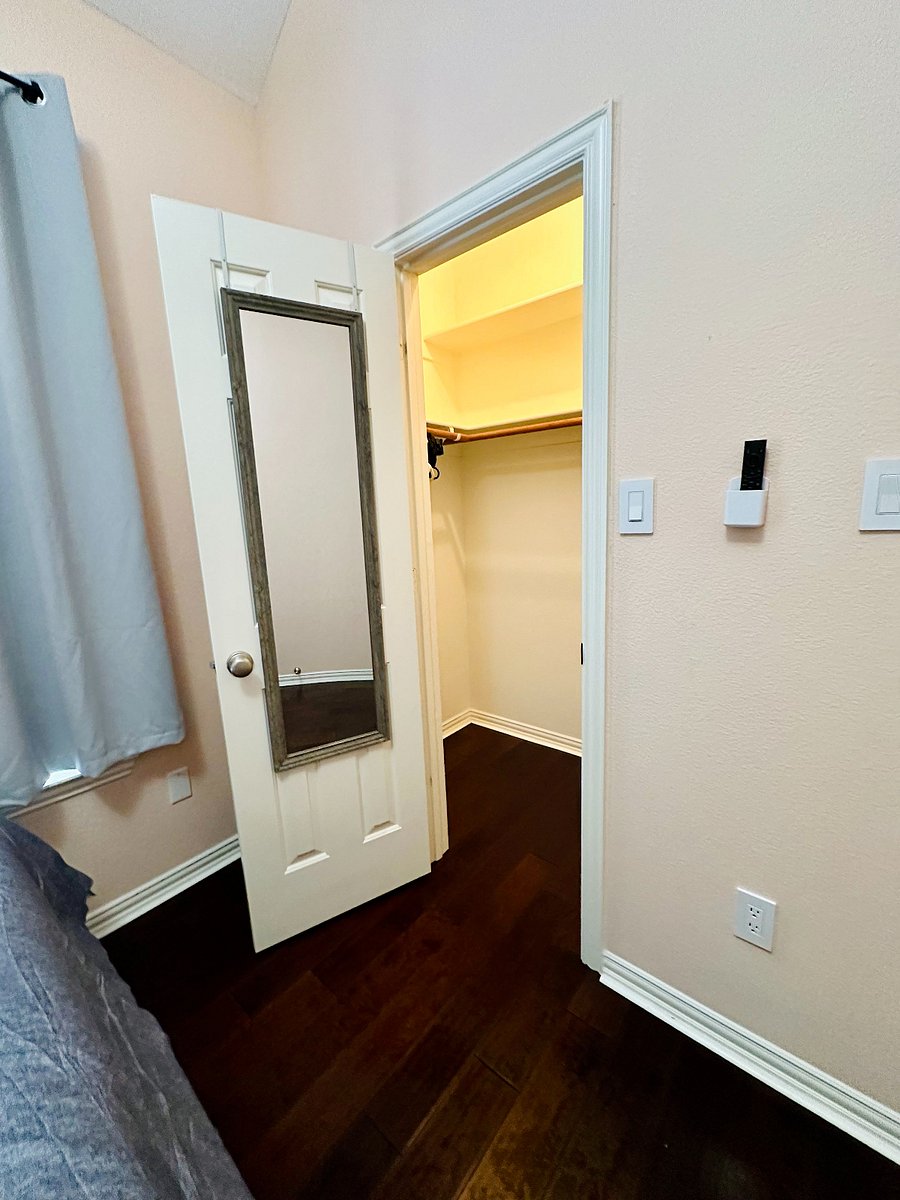 Bedroom 3 - Closet