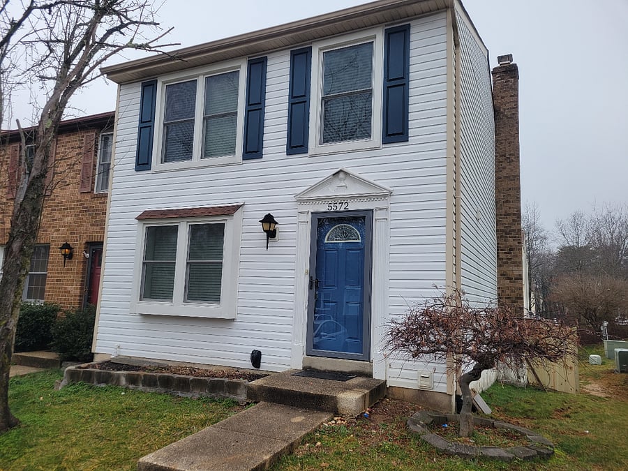 Spacious townhome. Nicely renovated and clean. Each tenant has their own bedroom suite with full bathroom. Great amenities provided. Full gym area in basement area with shower room.