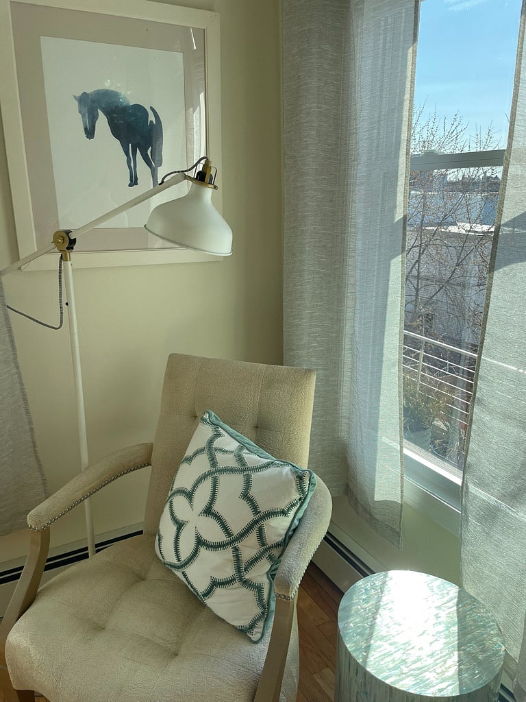 Queen bedroom detail