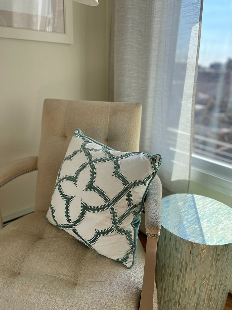 Queen bedroom detail