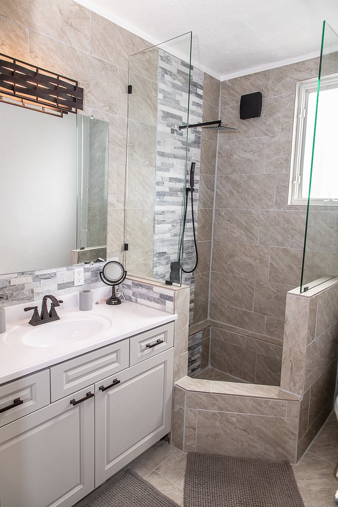 Shower/Tub/Vanity