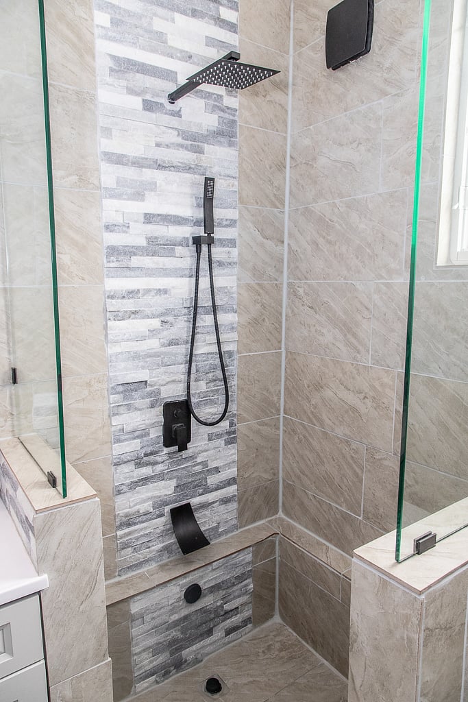 Shower/Tub