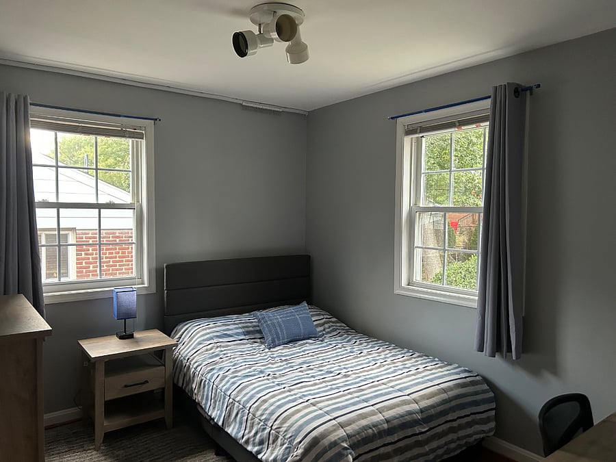 White room (grey): 12x12 with full size bed