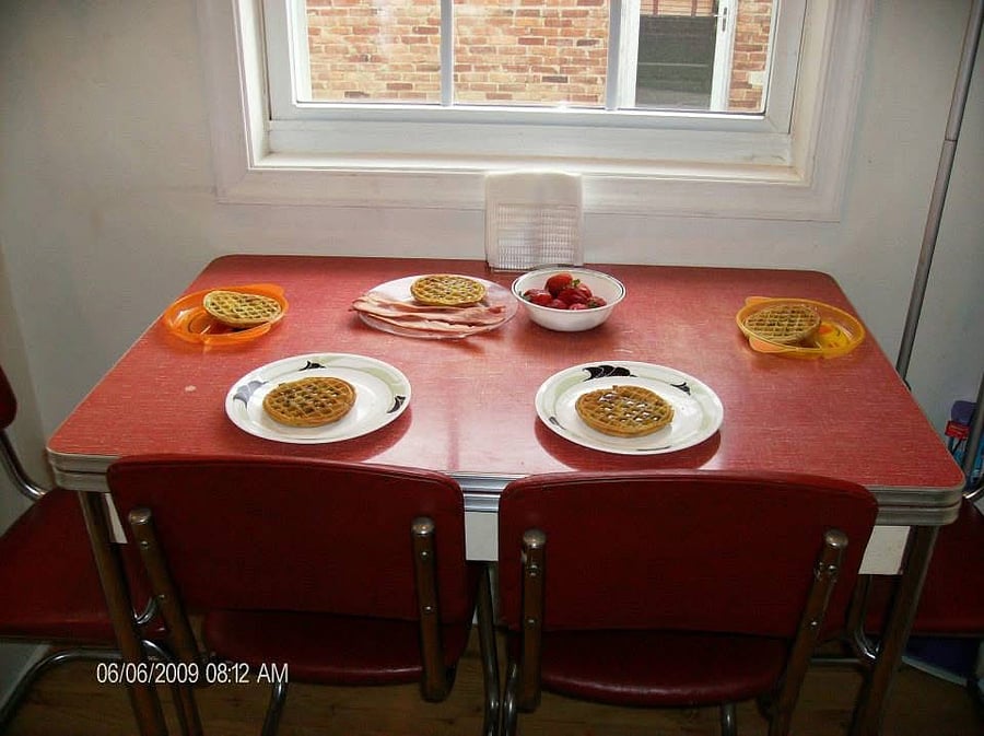 Eat-in kitchen