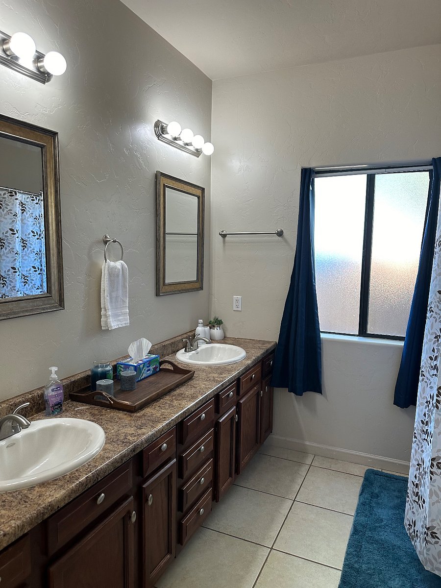 Dual vanities