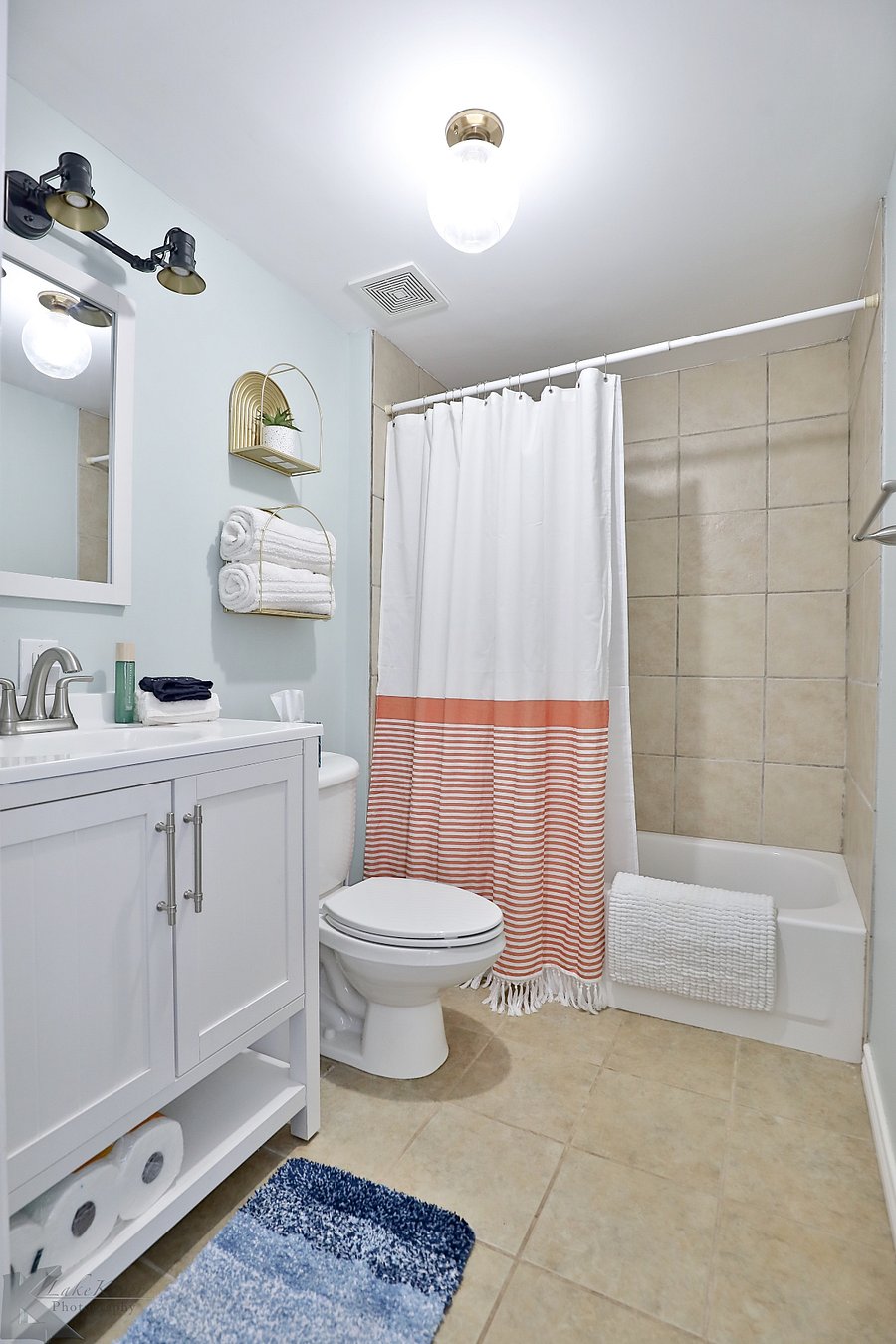 Clothes steamer and hair dyer available under the sink!